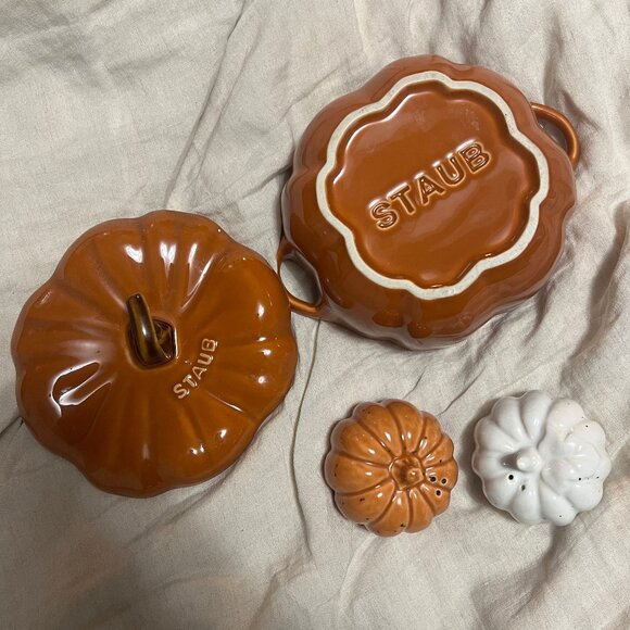 Staub Stoneware Pumpkin Cocotte - Picture 4 of 5